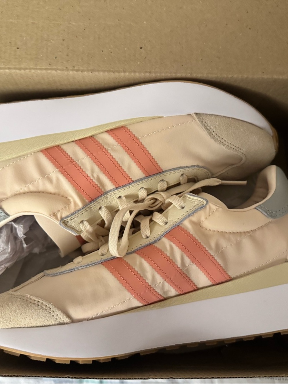 BRAND NEW Adidas Women’s Sneaker in Peach and Beige - Picture 5 of 6